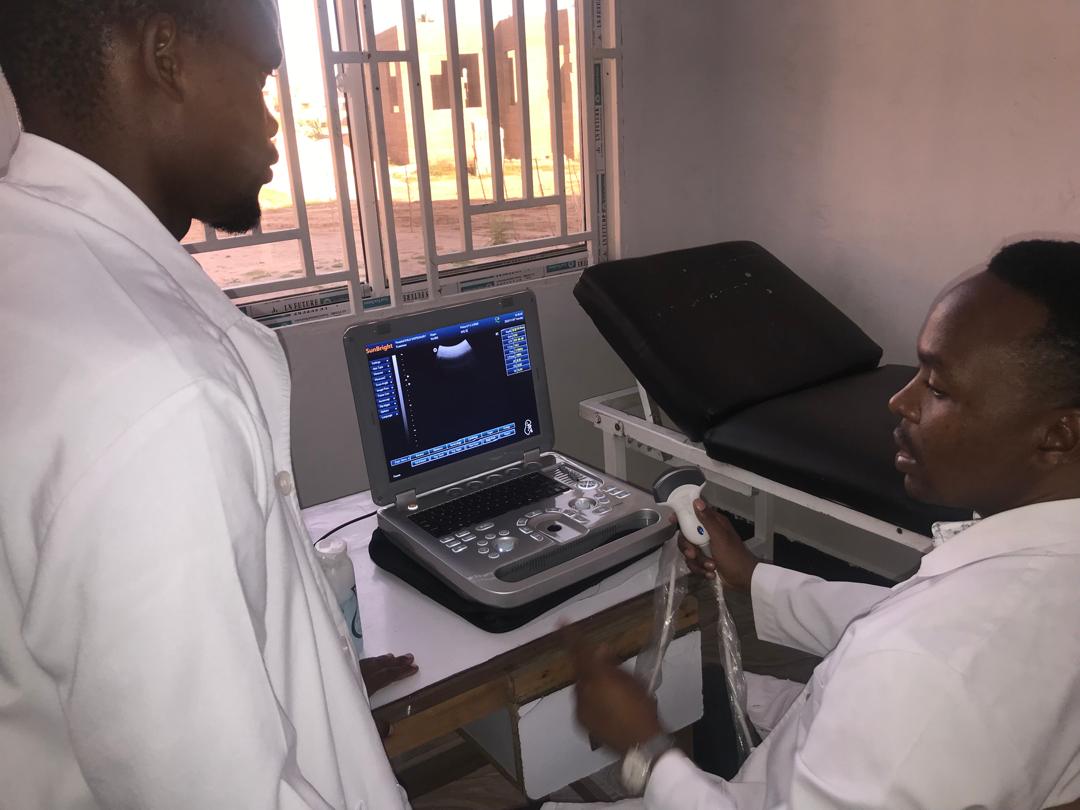 Madaktari ndani ya kliniki